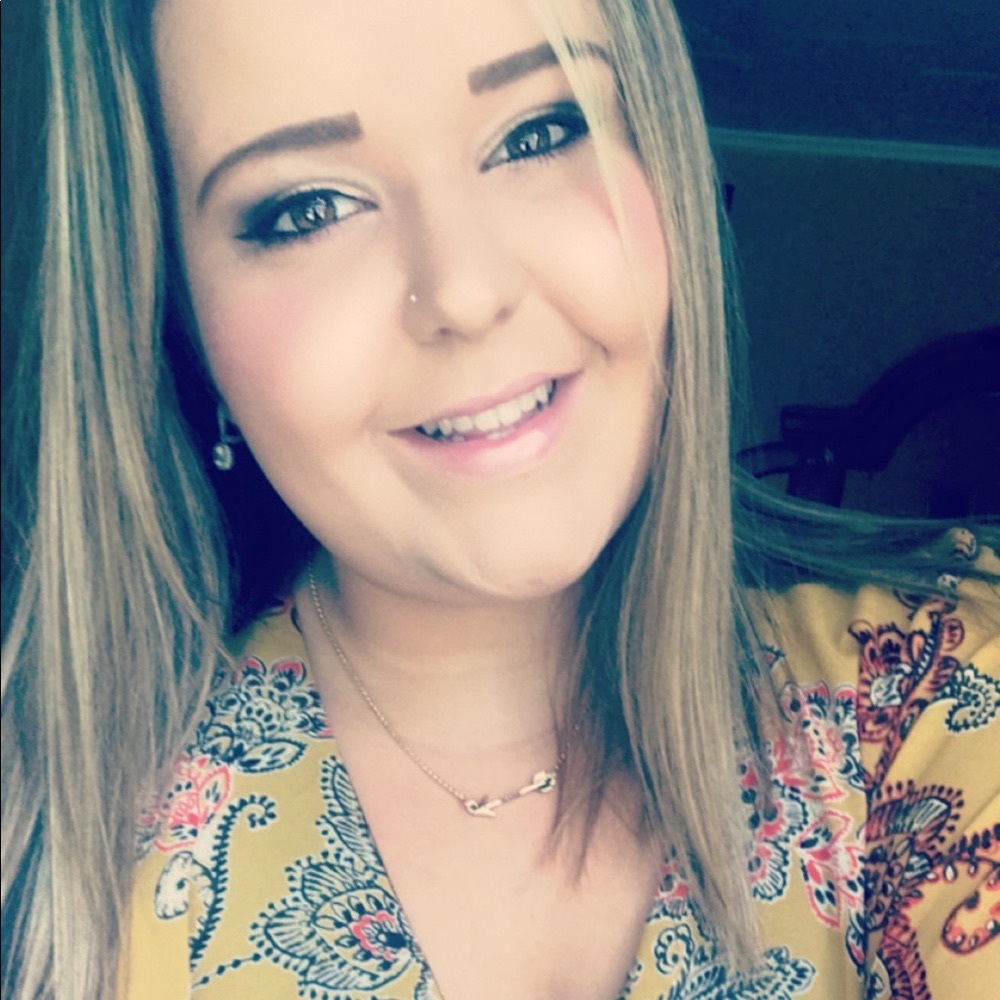 Meet your Posher, Chloe